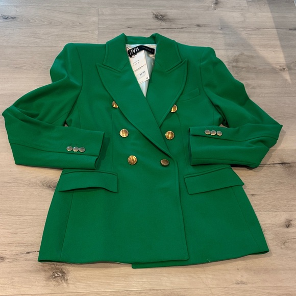 Zara Women's Vibrant Green Tailored Double-Breasted Blazer with Gold Buttons. - Picture 9 of 12